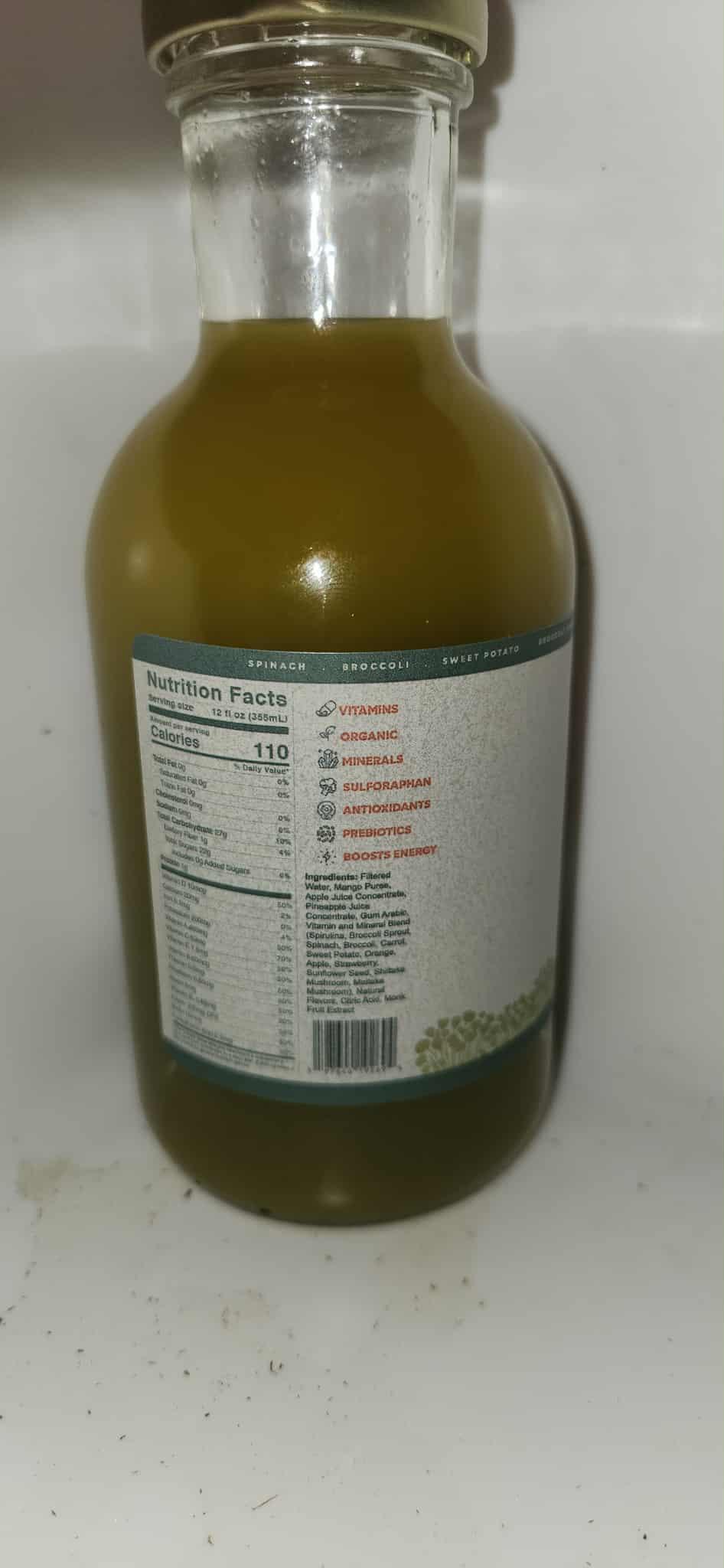 Organic microgreen broccoli and organic mango drink